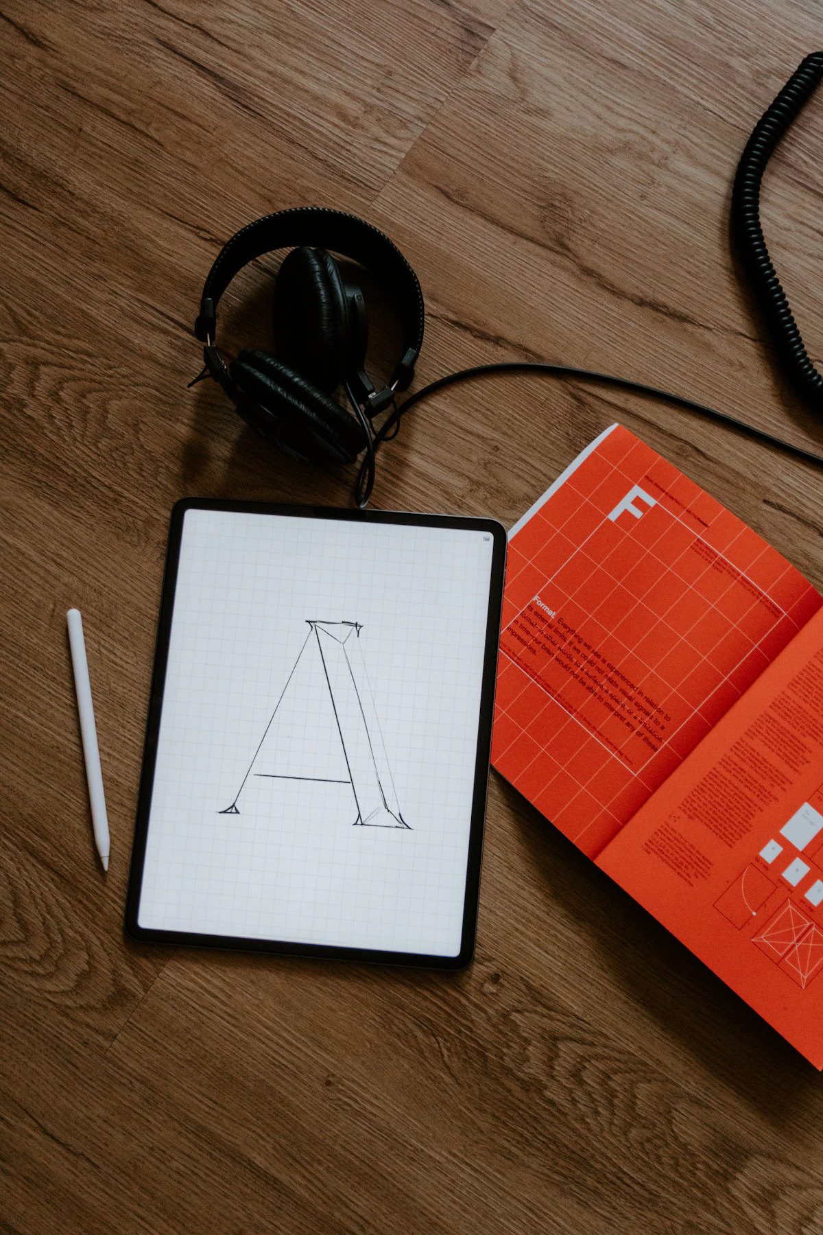 sesión fotográfica de branding visual profesional para empresa venezolana mostrando equipo de trabajo y productos